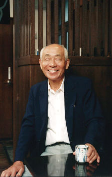 〈昭和60年代〉 3代目・精一の晩年の頃。
柔和な人柄がうかがえる。 激動の時代を乗り越え、荒井屋を守り抜いた。